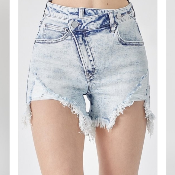 Risen jean shorts womens size Small cross over distressed hem acid wash RDS6004 - Picture 4 of 7